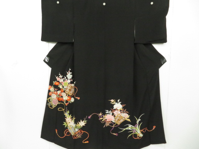 リサイクル　黒留袖　金駒刺繍　刺繍　軍配と古典草花文　着物